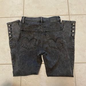 Levi skinny jeans. Never worn